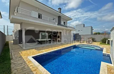 Casa à venda com piscina e 4 quartos em peruíbe, no bairro bougainvillee iv