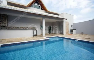 Casa à venda com piscina e 3 quartos em peruíbe, no bairro estancia sao jose
