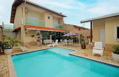 Casa à venda com piscina e 4 quartos em peruíbe, no bairro maria h novaes