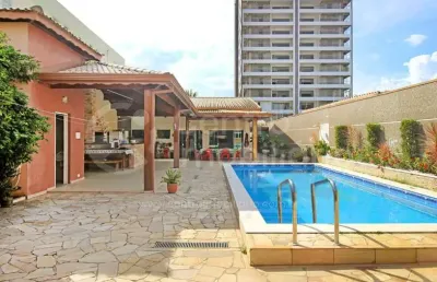 Casa à venda com piscina e 3 quartos em peruíbe, no bairro centro