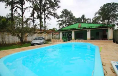 Casa à venda com piscina e 3 quartos em peruíbe, no bairro estancia antonio novaes