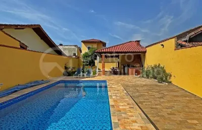 Casa à venda com piscina e 3 quartos em peruíbe, no bairro jardim marcia