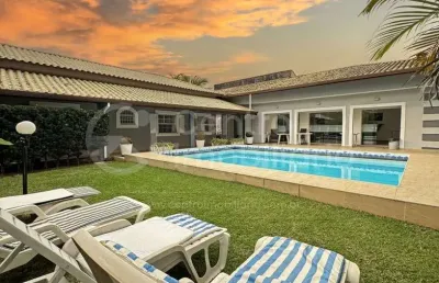 Casa à venda com piscina e 3 quartos em peruíbe, no bairro parque balneario oasis