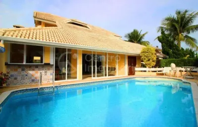 Casa à venda com piscina e 5 quartos em peruíbe, no bairro bougainvillee i