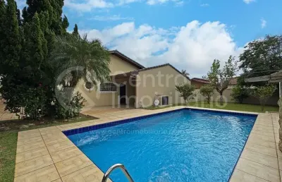 Casa à venda com piscina e 3 quartos em peruíbe, no bairro parque balneario oasis