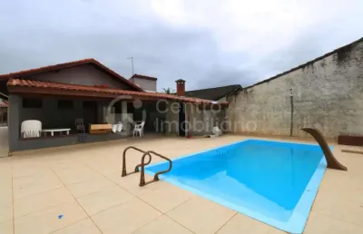 Casa à venda com piscina e 3 quartos em peruíbe, no bairro stella maris