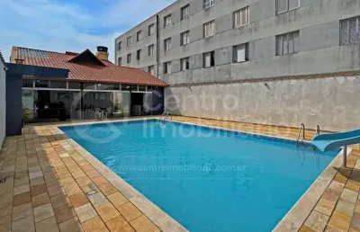 Casa à venda com piscina e 2 quartos em peruíbe, no bairro centro