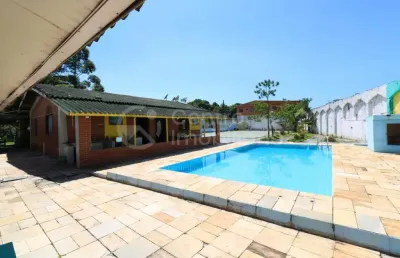 Casa à venda com piscina e 4 quartos em peruíbe, no bairro estancia antonio novaes
