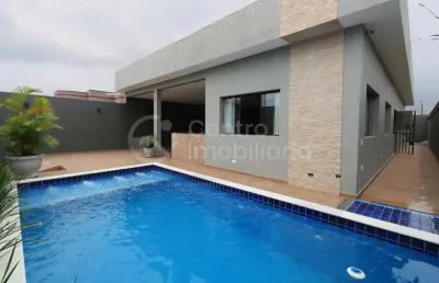 Casa à venda com piscina e 3 quartos em peruíbe, no bairro flora rica iii