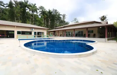 Casa à venda com piscina e 6 quartos em peruíbe, no bairro bananal