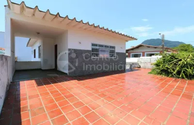 Casa à venda com 3 quartos em peruíbe, no bairro centro