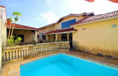 Casa à venda com piscina e 4 quartos em peruíbe, no bairro maria h novaes