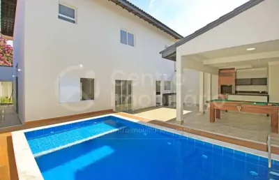 Casa à venda com piscina e 5 quartos em peruíbe, no bairro jardim imperador