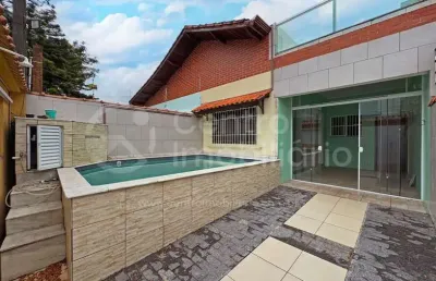 Casa à venda com piscina e 2 quartos em peruíbe, no bairro cidade nova peruíbe