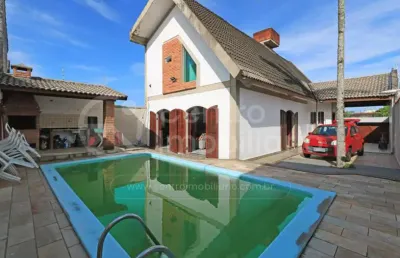 Casa à venda com piscina e 4 quartos em peruíbe, no bairro belmira novaes