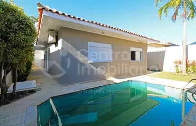 Casa à venda com piscina e 3 quartos em peruíbe, no bairro stella maris