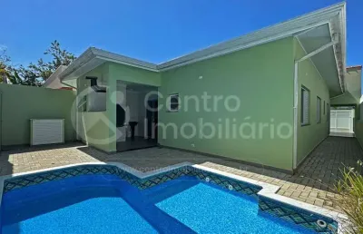 Casa à venda com piscina e 3 quartos em peruíbe, no bairro estancia sao jose