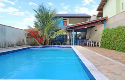 Casa à venda com piscina e 2 quartos em peruíbe, no bairro belmira novaes