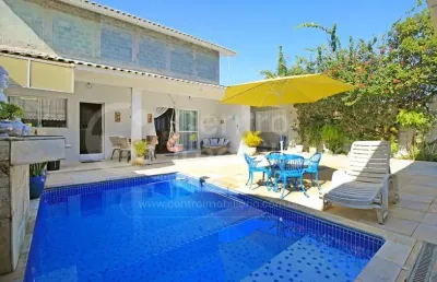 Casa à venda com piscina e 3 quartos em peruíbe, no bairro jardim beira mar