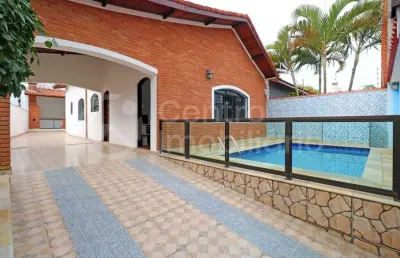 Casa à venda com piscina e 3 quartos em peruíbe, no bairro balneario florida