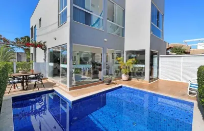 Casa à venda com piscina e 4 quartos em peruíbe, no bairro jd tres marias
