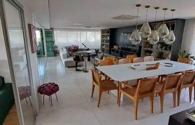Apartamento com 4 suítes - alto padrão e moveis projetados) no tirol.