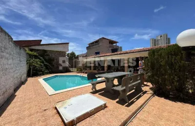 Casa com amplo terreno e potencial de personalização