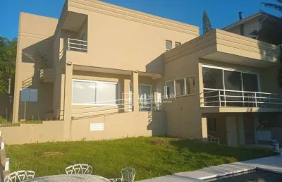 Casa com 3 suítes disponível para locação  ou venda no condomínio arco íris, atibaia, sp.
