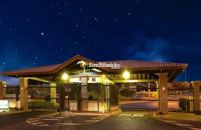 Casa a venda no condomínio aroeira. bairro condomínio aroeira.