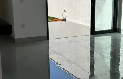 Casa com 3 quartos à venda em Laranjeiras, Uberlândia 
