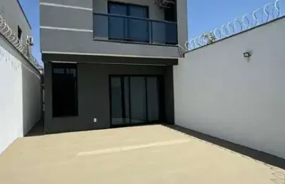 Casa com 3 quartos à venda no Novo Mundo, Uberlândia 