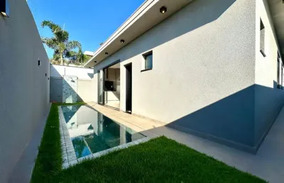 Casa com fino acabamento e 4 suítes à venda, em condomínio na vila do golf