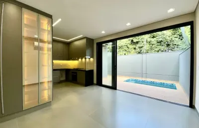 Casa térrea impecável, com energia fotovoltaica, completa, 03 suítes, escritório, à venda no villa romana 2