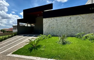 Casa térrea com 250 m² de área construída com 3 suítes e escritório à venda no terras de siena, vila do golf, ribeirão preto