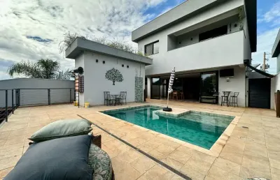 Sobrado com 386 m² à venda na vila do golf, com até 4 dormitórios, completo em armários
