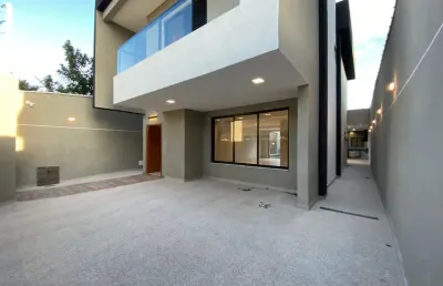 Sobrado alto padrão com suíte master! próximo á praia!