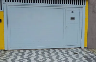 Linda casa individual a venda em praia grande!50 metros da praia!