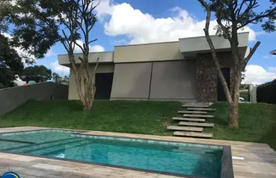 Linda chácara com fachada diferenciada em terras de itaici com três suites,sendo uma master com closet em indaiatuba.