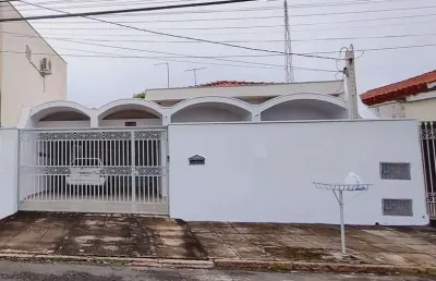 Casa térrea a venda em indaiatuba na região central com amplo terreno e edícula