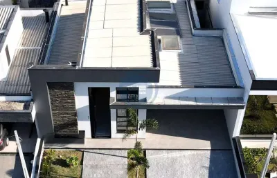 Casa térrea de alto padrão à venda no condomínio jardim laguna em indaiatuba ? 3 suítes, piscina, escritório e espaço gourmet