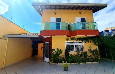 Belissima casa isolada. construcao de primeira. a casa e ampla e arejada.
próximo ao centro de mongaguá, a alguns passos da praia. 
venha conferir!