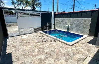 Casa nova, com piscina, a 50m da praia, na cidade de mongaguá.