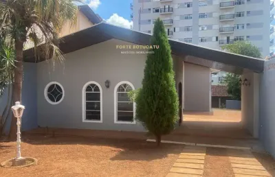 Casa com 3 quartos para alugar no Centro, Botucatu 
