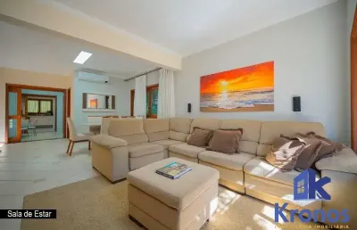 Casa com 3 suítes,1 suíte master com closet e hidro, escritório reversível p/ mais um dormitório.