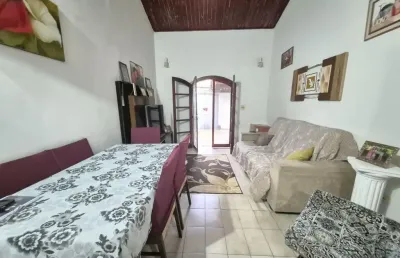 Lindo sobrado 2 quartos com 1 edicula e churrasqueira no canto do forte