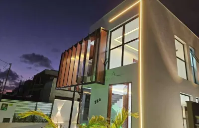 Belíssima casa com 4 dormitórios,  1 sala ampla e varanda gourmet à venda, 210 m² por r$ 1.380.000 - muçumagro - joão pessoa/pb