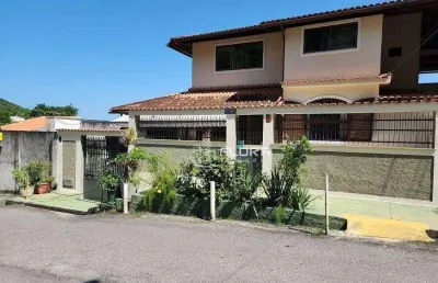 Casa 3 quartos, 1 suíte, terraço com vista prox. entrada de itacoatiara, pronta pra morar!