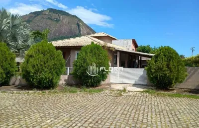 Casa com 3 quartos sendo 1 suíte, piscina, canil, em condomínio fechado , com 270 m², à venda por rs 850.000,00 -  maricá/rj