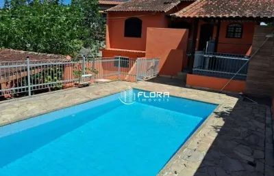 Casa com 3 quartos, área gourmet, piscina, com 160 m², à venda por r$ 399.000 - centro - maricá/rj