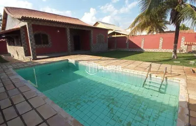 Casa com 3 quartos, sendo 1 suíte, piscina, área gourmet, a 100 metros da praia, com 142 m², à venda por r$ 720.000 - ponta negra - maricá/rj